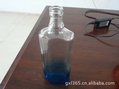 【優(yōu)白料玻璃酒瓶,廠家直銷,噴涂蒙砂,烤標(biāo) .深加工】價格,廠家,圖片,其他玻璃包裝容器,江蘇大運(yùn)發(fā)玻璃制品-